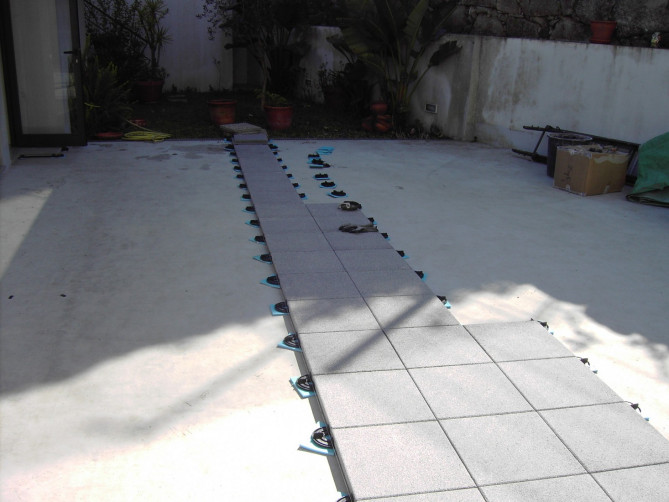 Terraço impermeabilizado com acabamento em lajetas