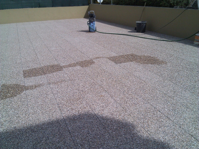 Terraço acabado com godo sobre camada de impermeabilização